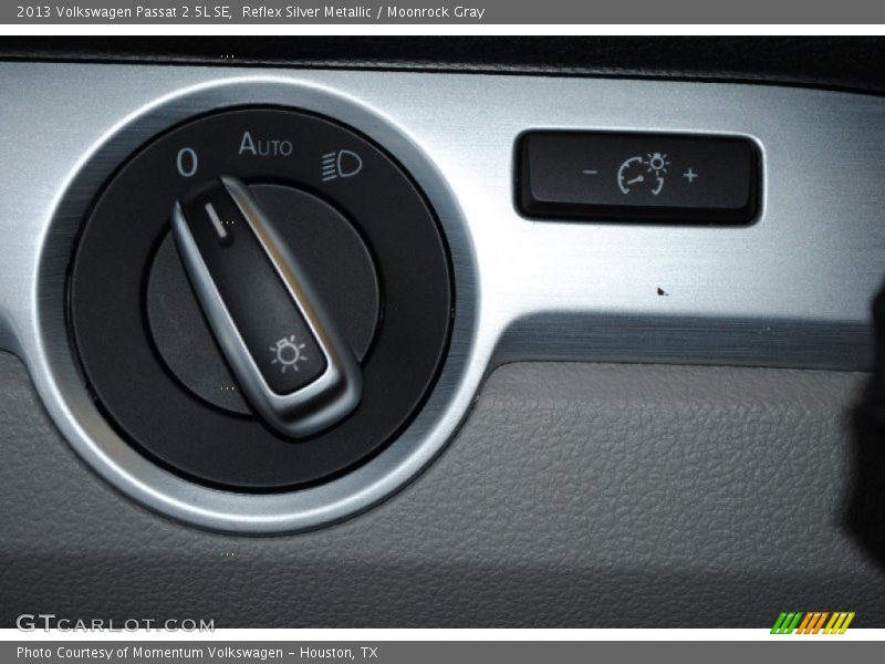 Reflex Silver Metallic / Moonrock Gray 2013 Volkswagen Passat 2.5L SE