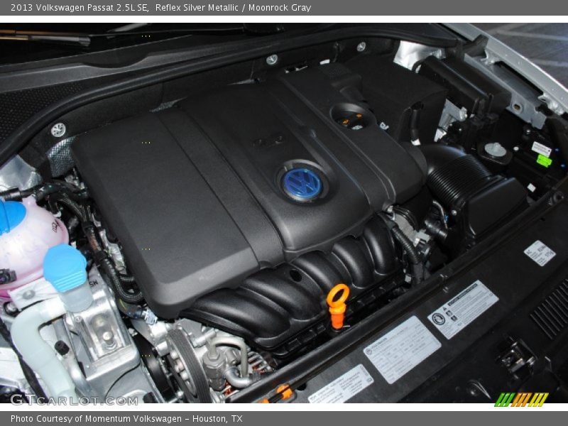 Reflex Silver Metallic / Moonrock Gray 2013 Volkswagen Passat 2.5L SE