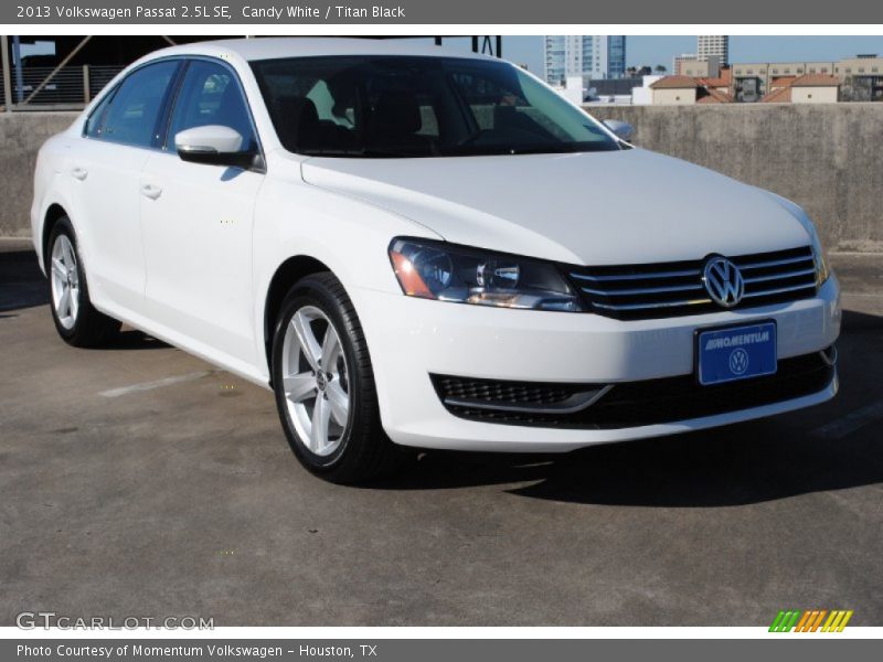 Candy White / Titan Black 2013 Volkswagen Passat 2.5L SE