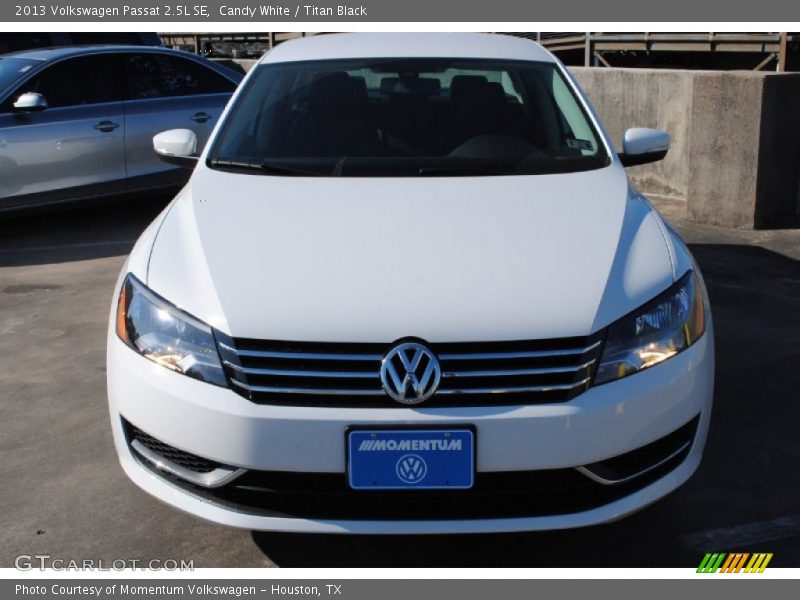Candy White / Titan Black 2013 Volkswagen Passat 2.5L SE