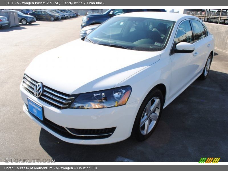 Candy White / Titan Black 2013 Volkswagen Passat 2.5L SE