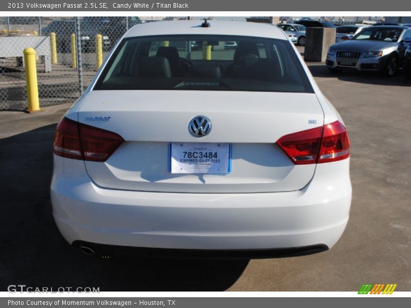 Candy White / Titan Black 2013 Volkswagen Passat 2.5L SE