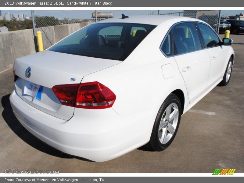 Candy White / Titan Black 2013 Volkswagen Passat 2.5L SE