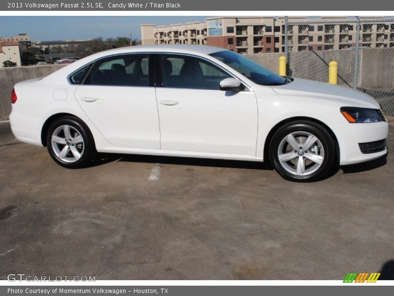 Candy White / Titan Black 2013 Volkswagen Passat 2.5L SE