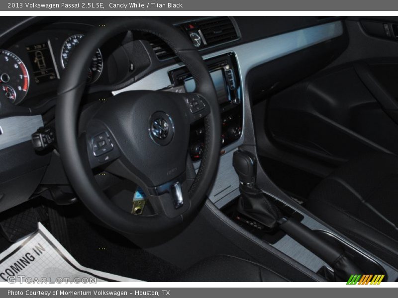Candy White / Titan Black 2013 Volkswagen Passat 2.5L SE