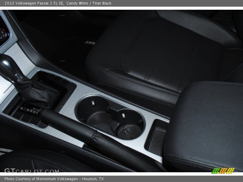 Candy White / Titan Black 2013 Volkswagen Passat 2.5L SE