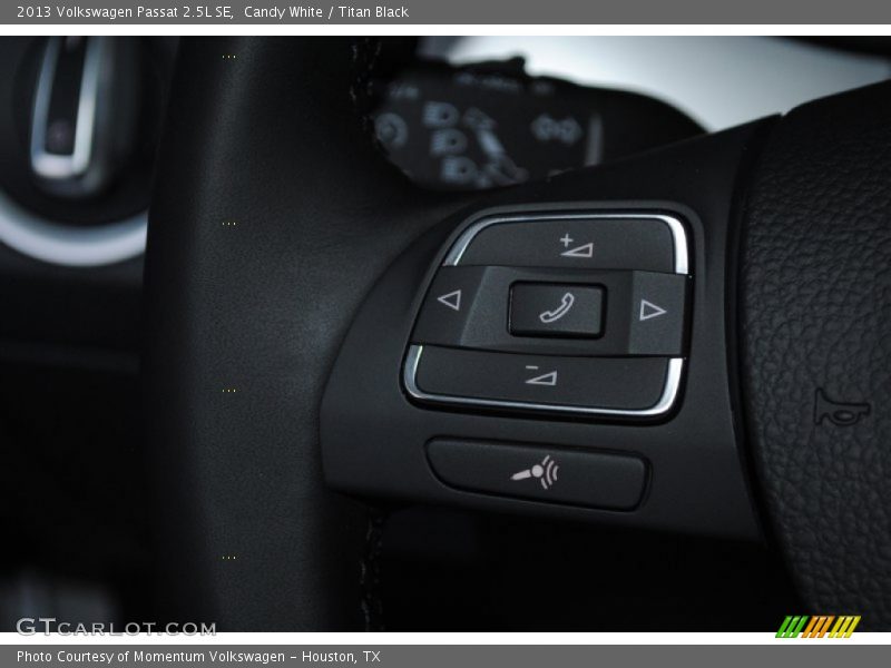 Candy White / Titan Black 2013 Volkswagen Passat 2.5L SE