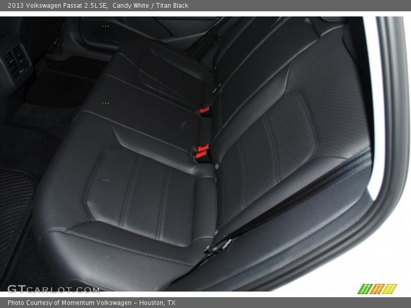 Candy White / Titan Black 2013 Volkswagen Passat 2.5L SE