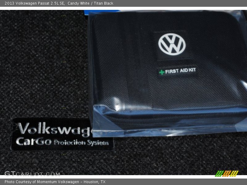 Candy White / Titan Black 2013 Volkswagen Passat 2.5L SE
