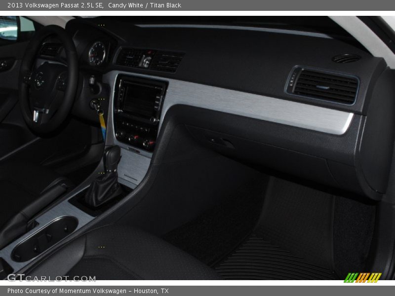 Candy White / Titan Black 2013 Volkswagen Passat 2.5L SE
