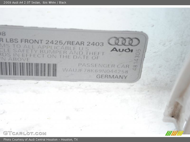 Ibis White / Black 2009 Audi A4 2.0T Sedan