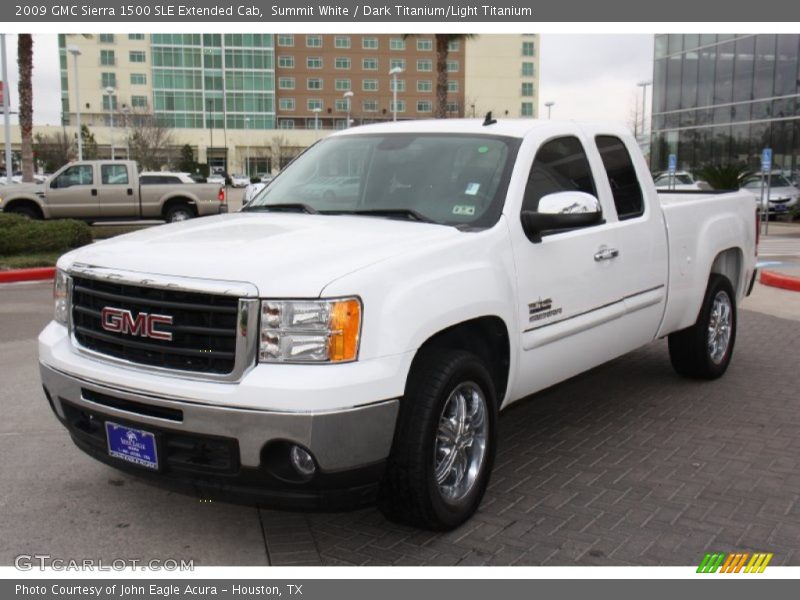 Front 3/4 View of 2009 Sierra 1500 SLE Extended Cab