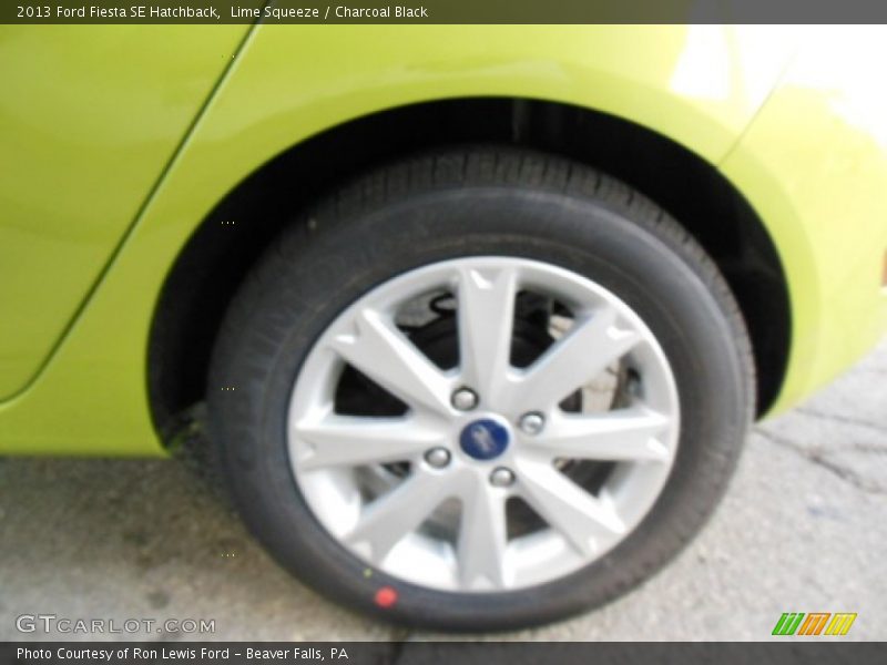 Lime Squeeze / Charcoal Black 2013 Ford Fiesta SE Hatchback
