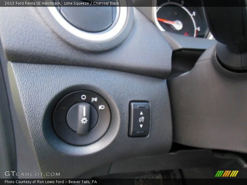 Lime Squeeze / Charcoal Black 2013 Ford Fiesta SE Hatchback