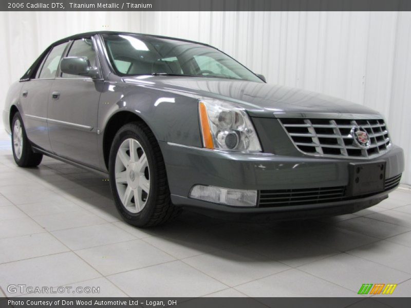 Front 3/4 View of 2006 DTS 