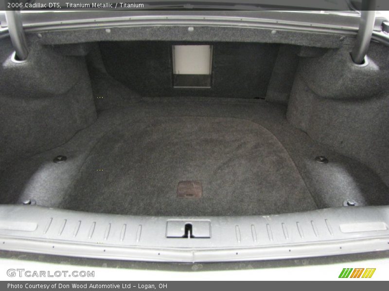  2006 DTS  Trunk