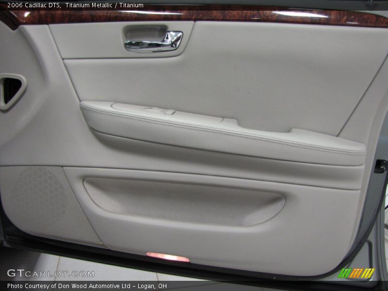 Titanium Metallic / Titanium 2006 Cadillac DTS