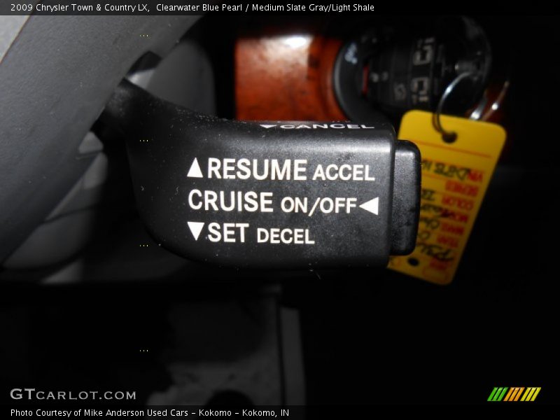 Clearwater Blue Pearl / Medium Slate Gray/Light Shale 2009 Chrysler Town & Country LX