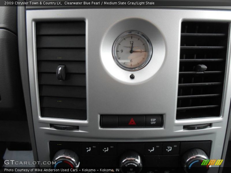 Clearwater Blue Pearl / Medium Slate Gray/Light Shale 2009 Chrysler Town & Country LX