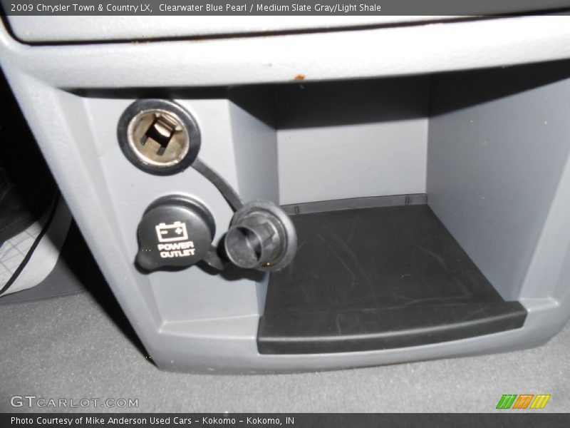 Clearwater Blue Pearl / Medium Slate Gray/Light Shale 2009 Chrysler Town & Country LX