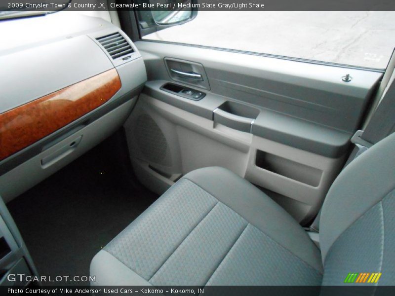 Clearwater Blue Pearl / Medium Slate Gray/Light Shale 2009 Chrysler Town & Country LX