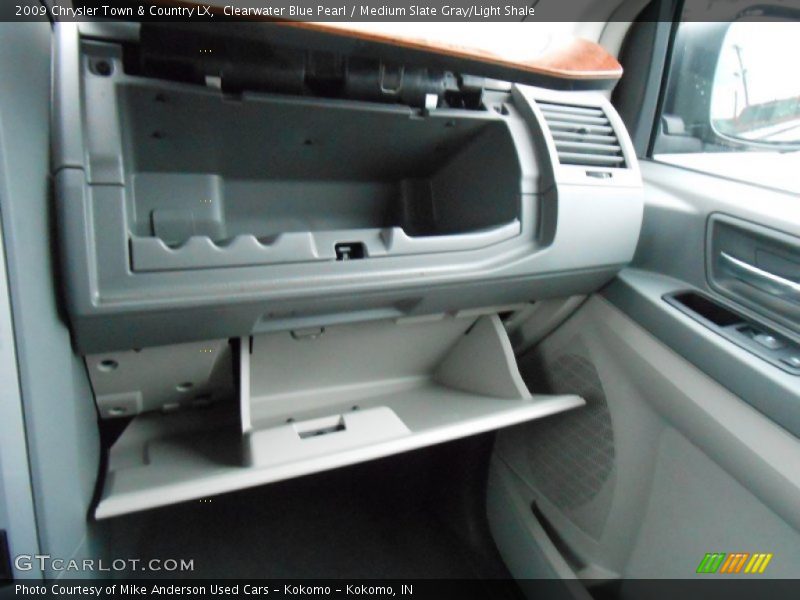 Clearwater Blue Pearl / Medium Slate Gray/Light Shale 2009 Chrysler Town & Country LX