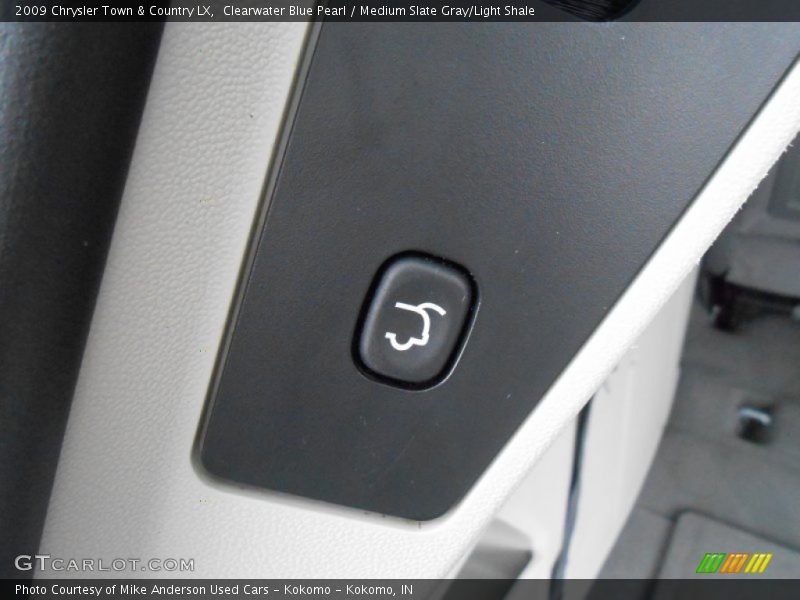 Clearwater Blue Pearl / Medium Slate Gray/Light Shale 2009 Chrysler Town & Country LX