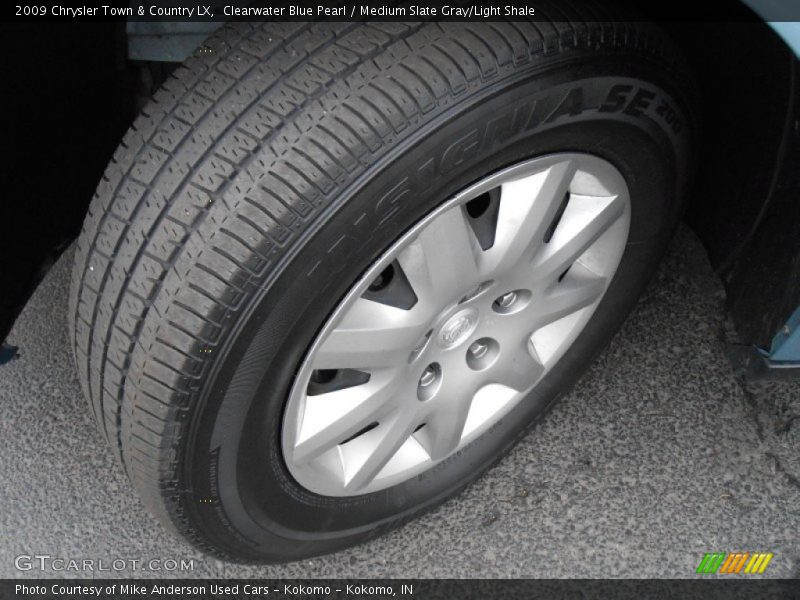 Clearwater Blue Pearl / Medium Slate Gray/Light Shale 2009 Chrysler Town & Country LX