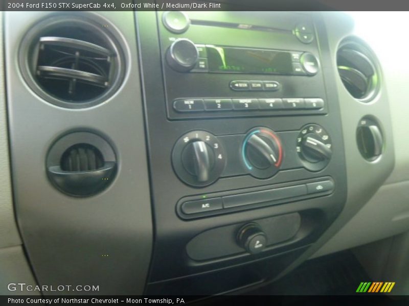 Oxford White / Medium/Dark Flint 2004 Ford F150 STX SuperCab 4x4