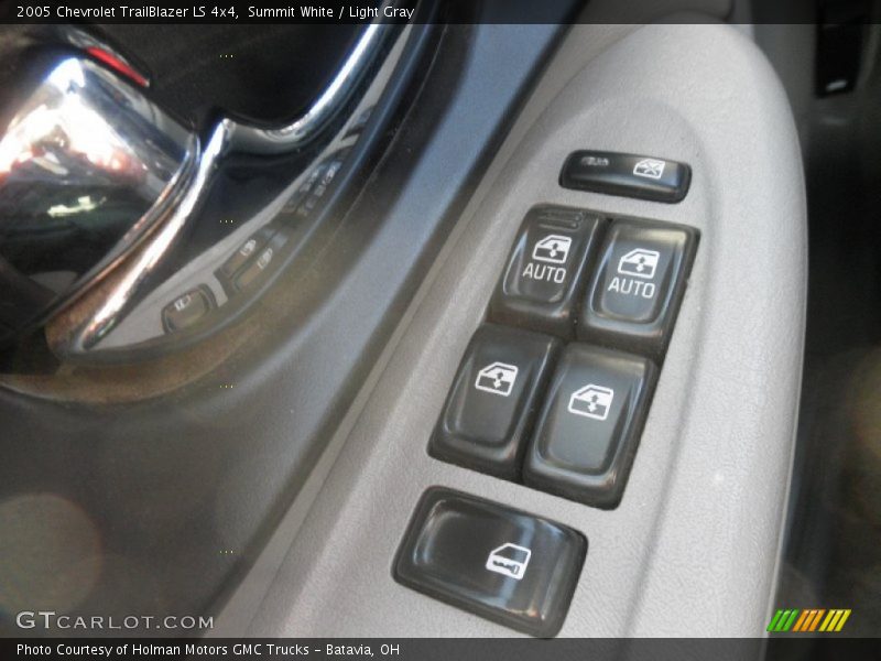Summit White / Light Gray 2005 Chevrolet TrailBlazer LS 4x4
