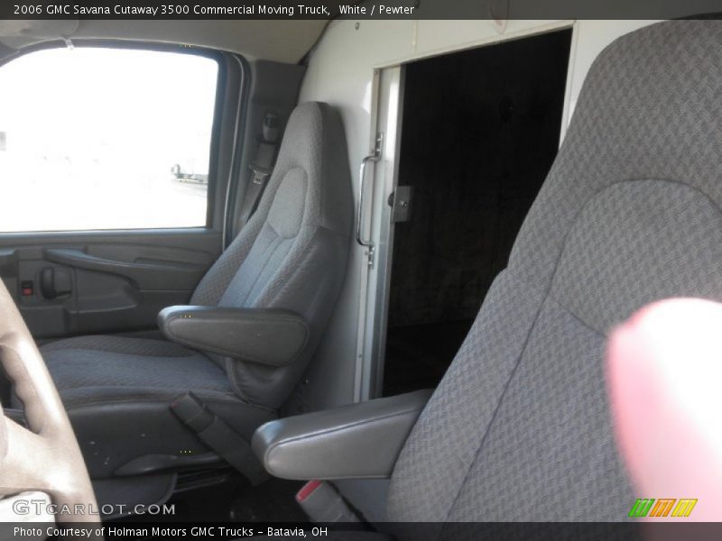 White / Pewter 2006 GMC Savana Cutaway 3500 Commercial Moving Truck