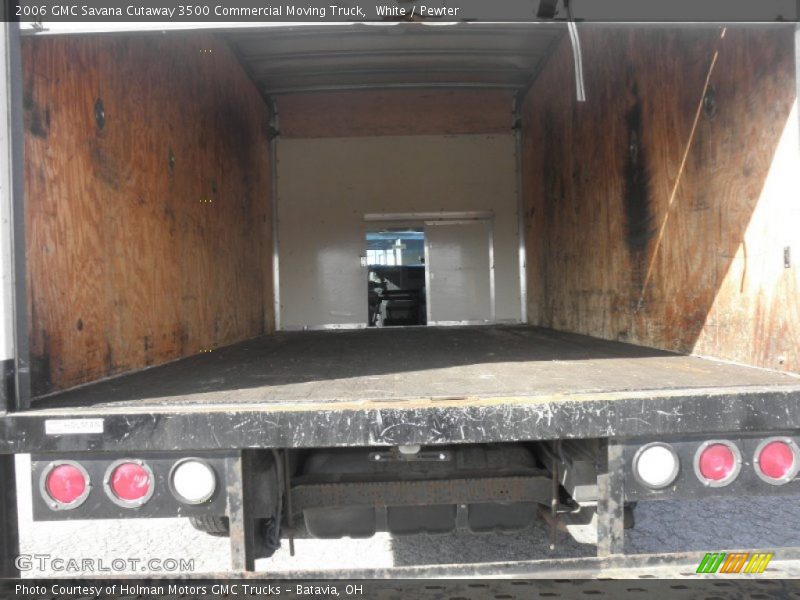 White / Pewter 2006 GMC Savana Cutaway 3500 Commercial Moving Truck