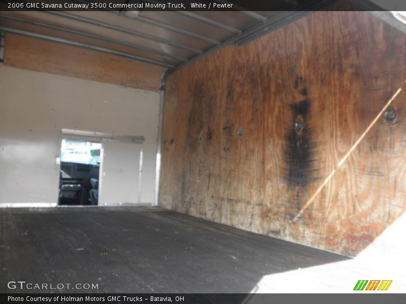 White / Pewter 2006 GMC Savana Cutaway 3500 Commercial Moving Truck