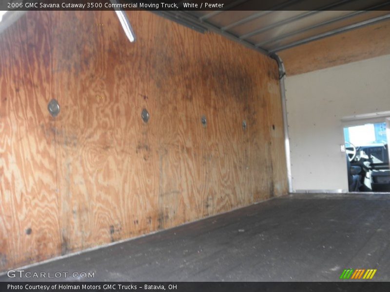 White / Pewter 2006 GMC Savana Cutaway 3500 Commercial Moving Truck