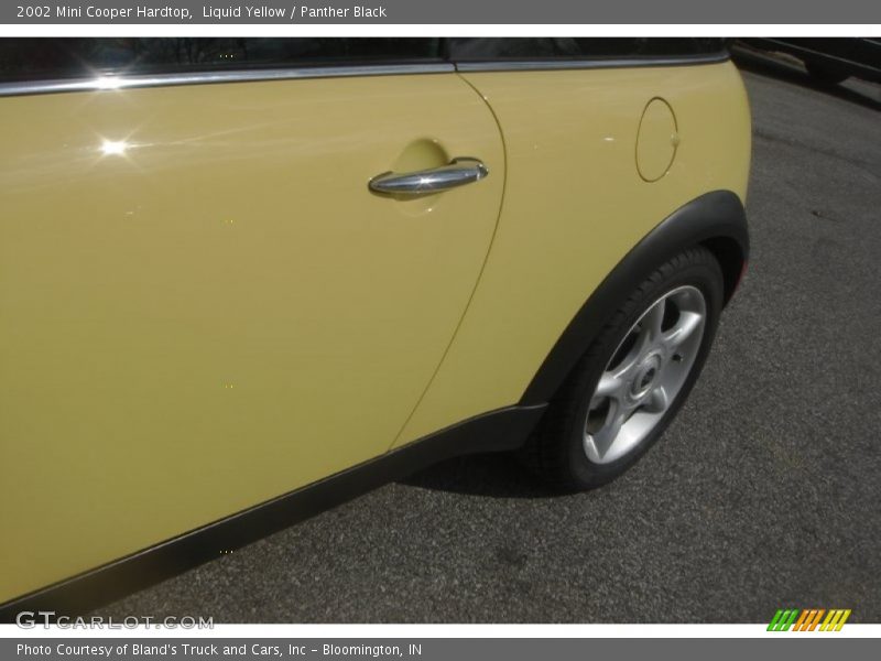 Liquid Yellow / Panther Black 2002 Mini Cooper Hardtop