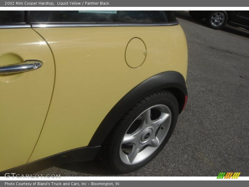 Liquid Yellow / Panther Black 2002 Mini Cooper Hardtop