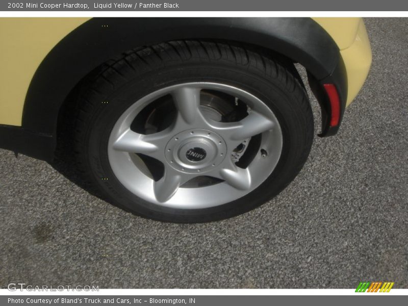 Liquid Yellow / Panther Black 2002 Mini Cooper Hardtop