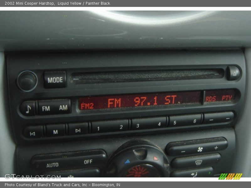 Liquid Yellow / Panther Black 2002 Mini Cooper Hardtop