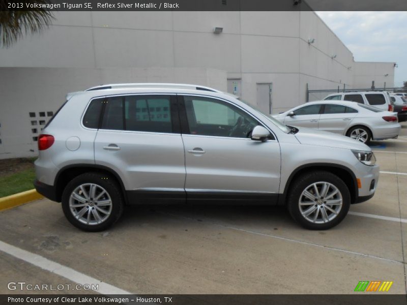 Reflex Silver Metallic / Black 2013 Volkswagen Tiguan SE