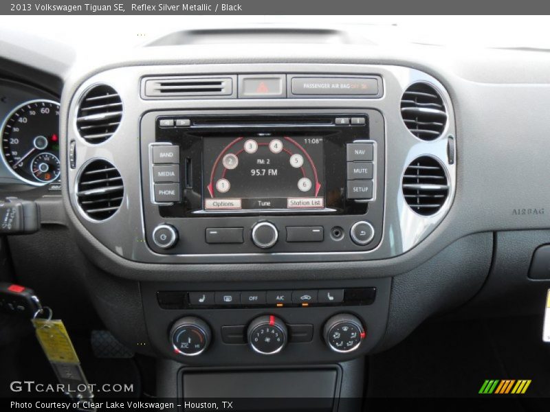 Controls of 2013 Tiguan SE