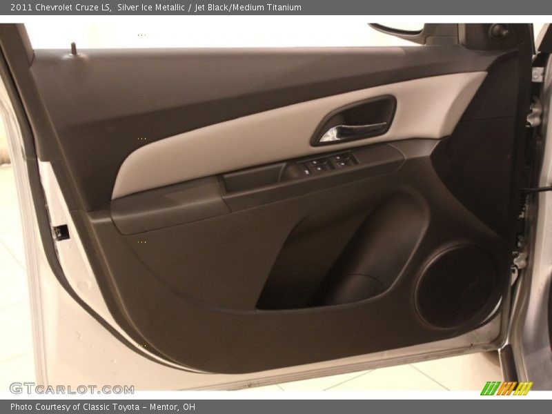 Silver Ice Metallic / Jet Black/Medium Titanium 2011 Chevrolet Cruze LS