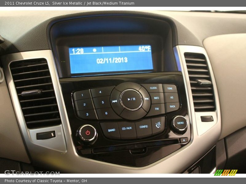 Silver Ice Metallic / Jet Black/Medium Titanium 2011 Chevrolet Cruze LS
