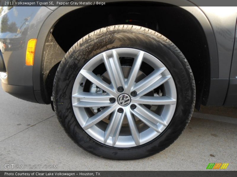 Pepper Gray Metallic / Beige 2013 Volkswagen Tiguan SE