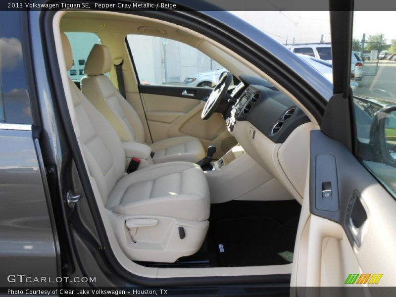Pepper Gray Metallic / Beige 2013 Volkswagen Tiguan SE