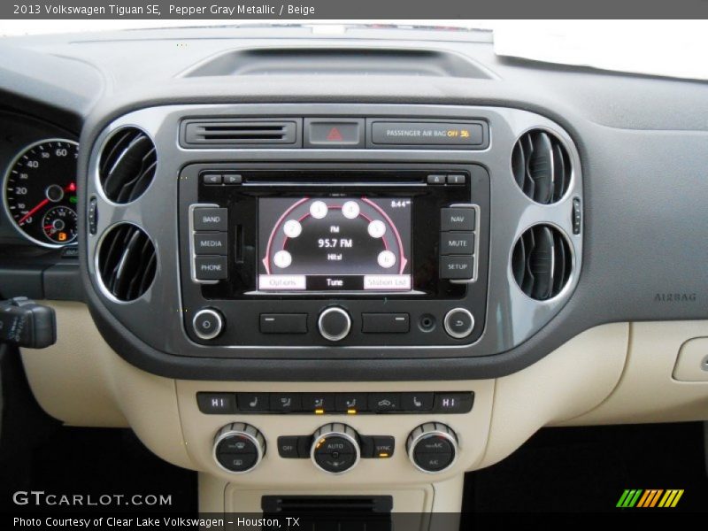 Pepper Gray Metallic / Beige 2013 Volkswagen Tiguan SE