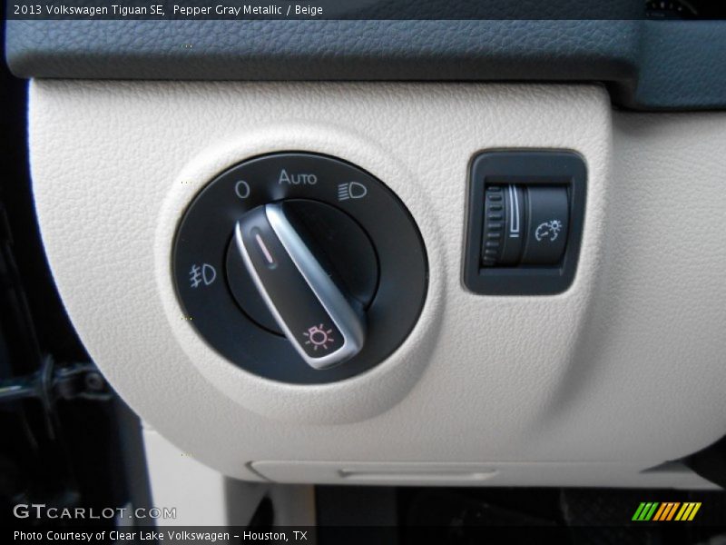 Pepper Gray Metallic / Beige 2013 Volkswagen Tiguan SE