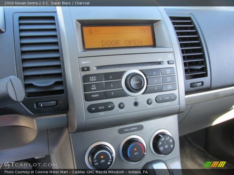 Super Black / Charcoal 2009 Nissan Sentra 2.0 S