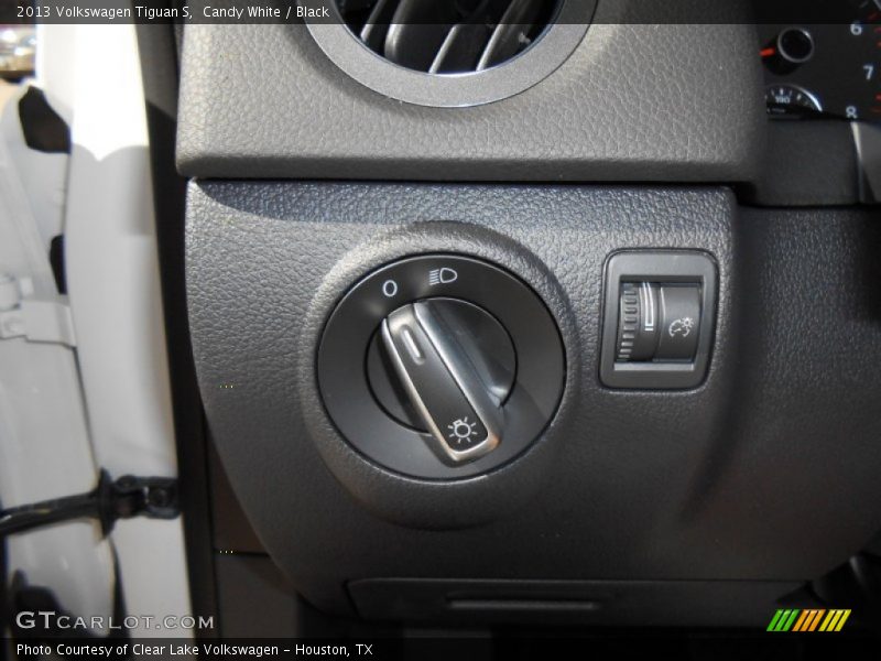 Candy White / Black 2013 Volkswagen Tiguan S