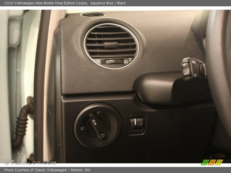 Aquarius Blue / Black 2010 Volkswagen New Beetle Final Edition Coupe