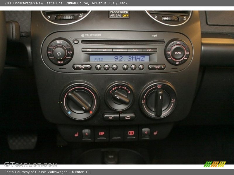 Controls of 2010 New Beetle Final Edition Coupe